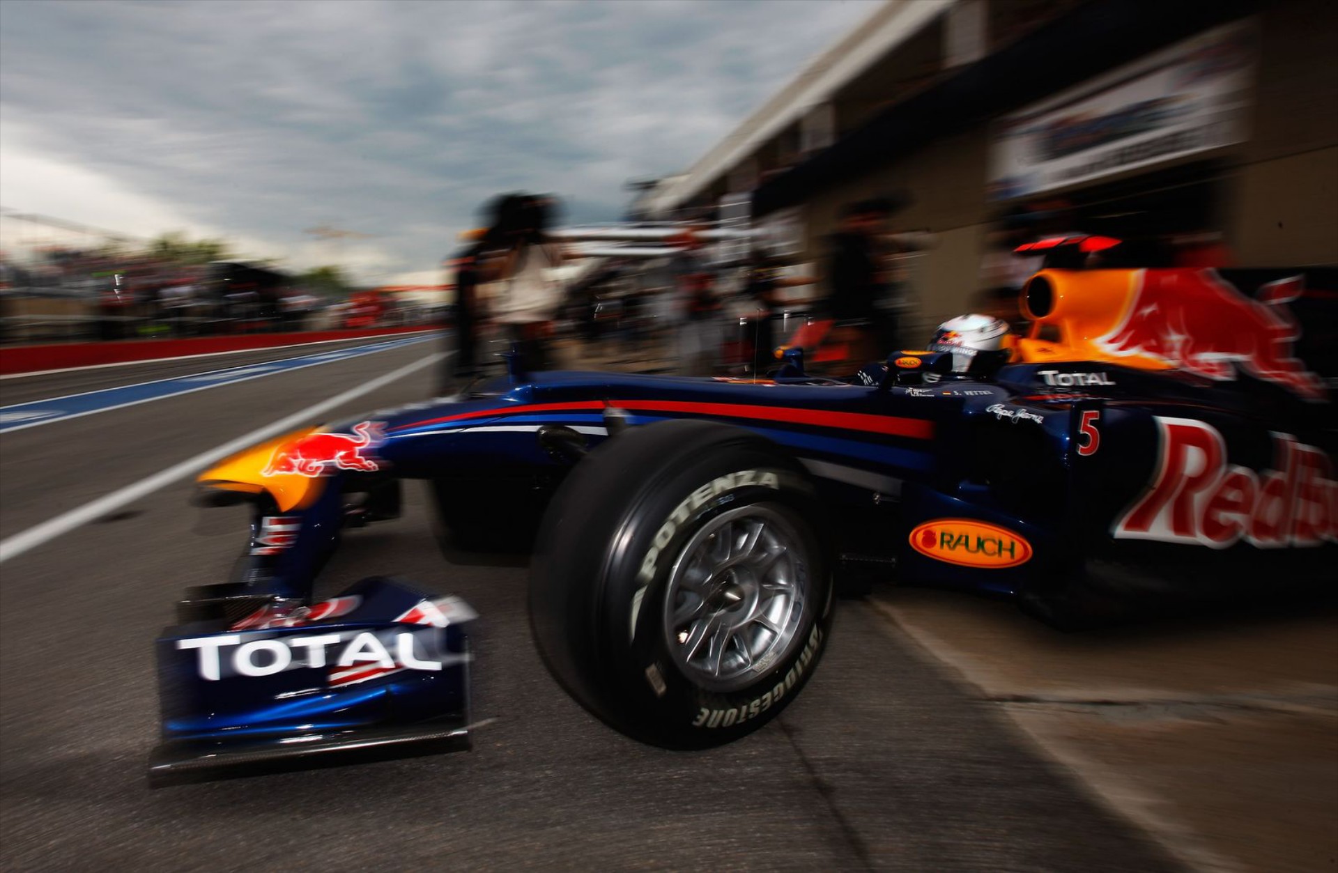 Με KERS και κινητήρες Renault το 2011 η RBR