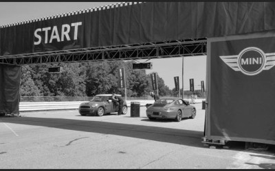 Η Mini κάνει τον αγώνα μόνη της. Και χάνει