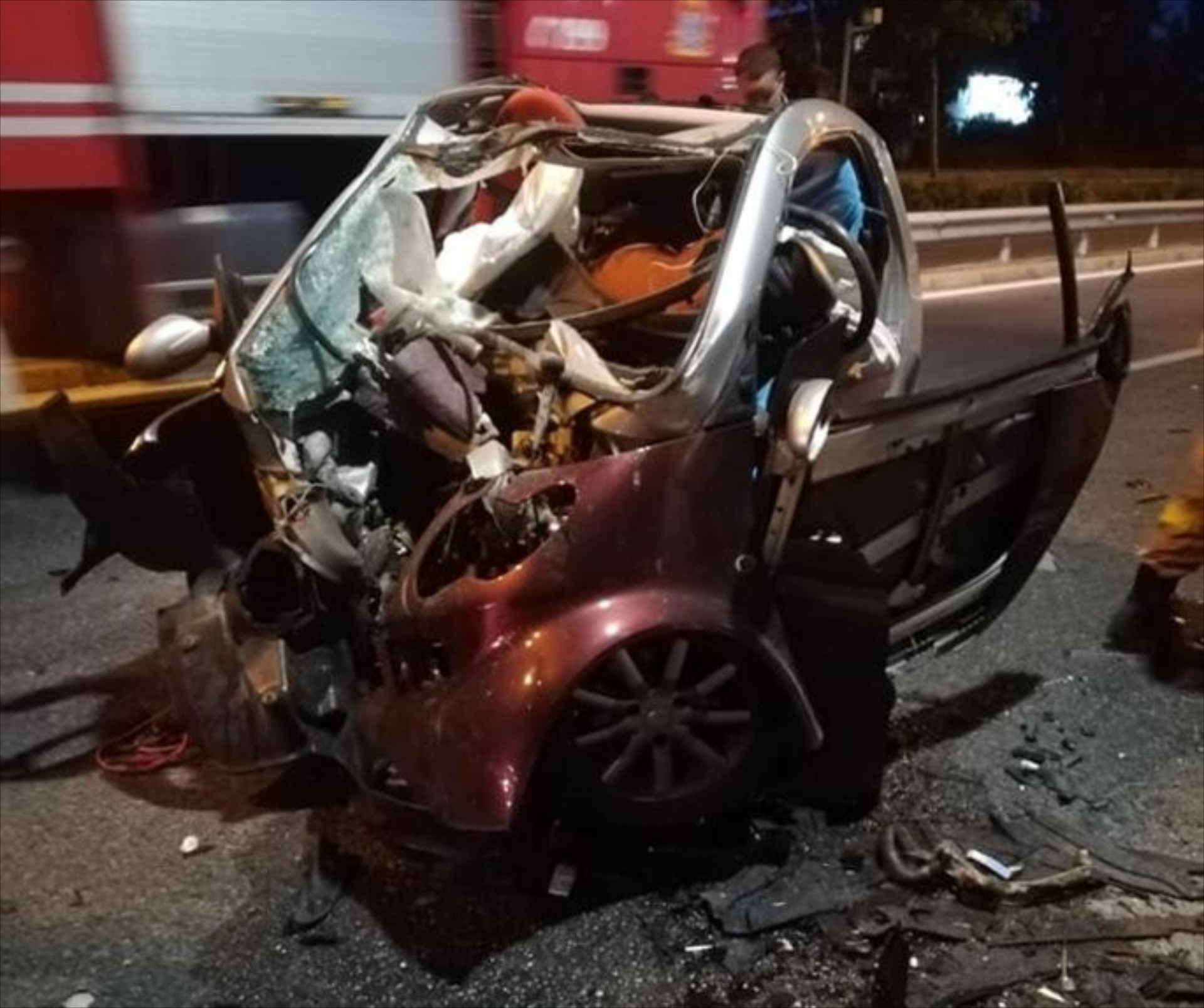 Σφοδρό ατύχημα στη Λ. Μαραθώνος, λόγω κινητού!