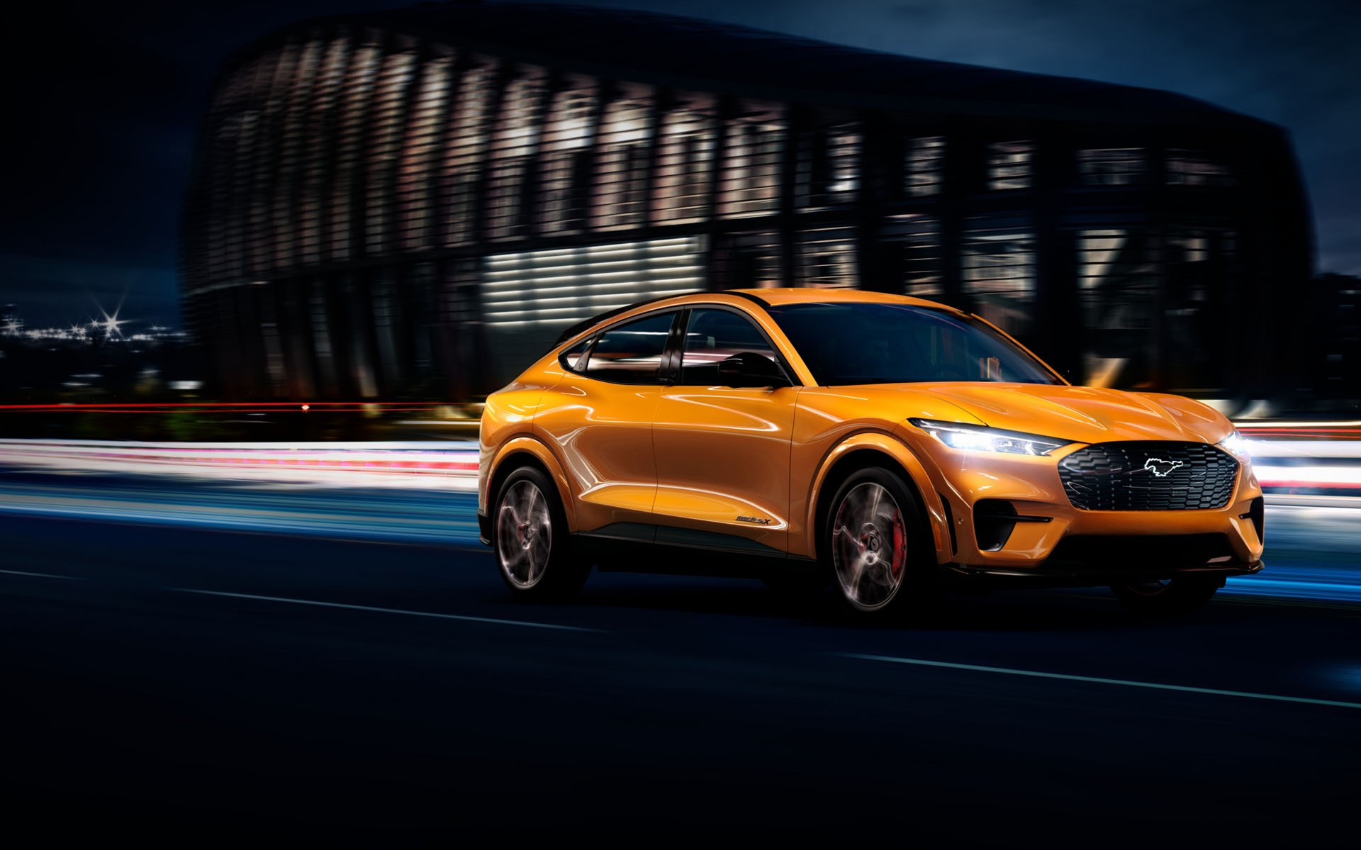 Σε αυτό το πορτοκαλί της πάει πολύ!