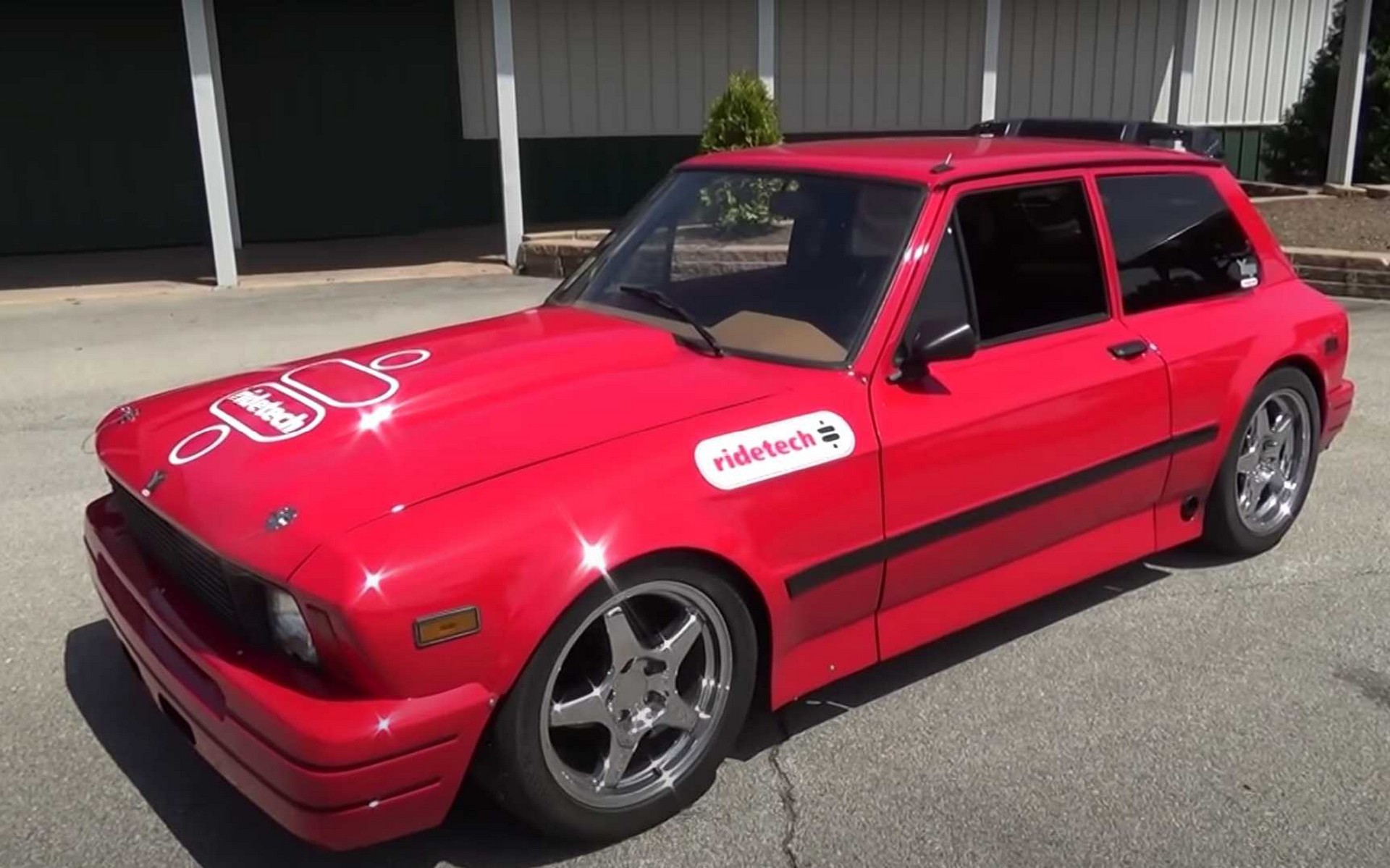 Μάστορα, θέλω το Yugo μου να βγάζει 940 άλογα! (video)