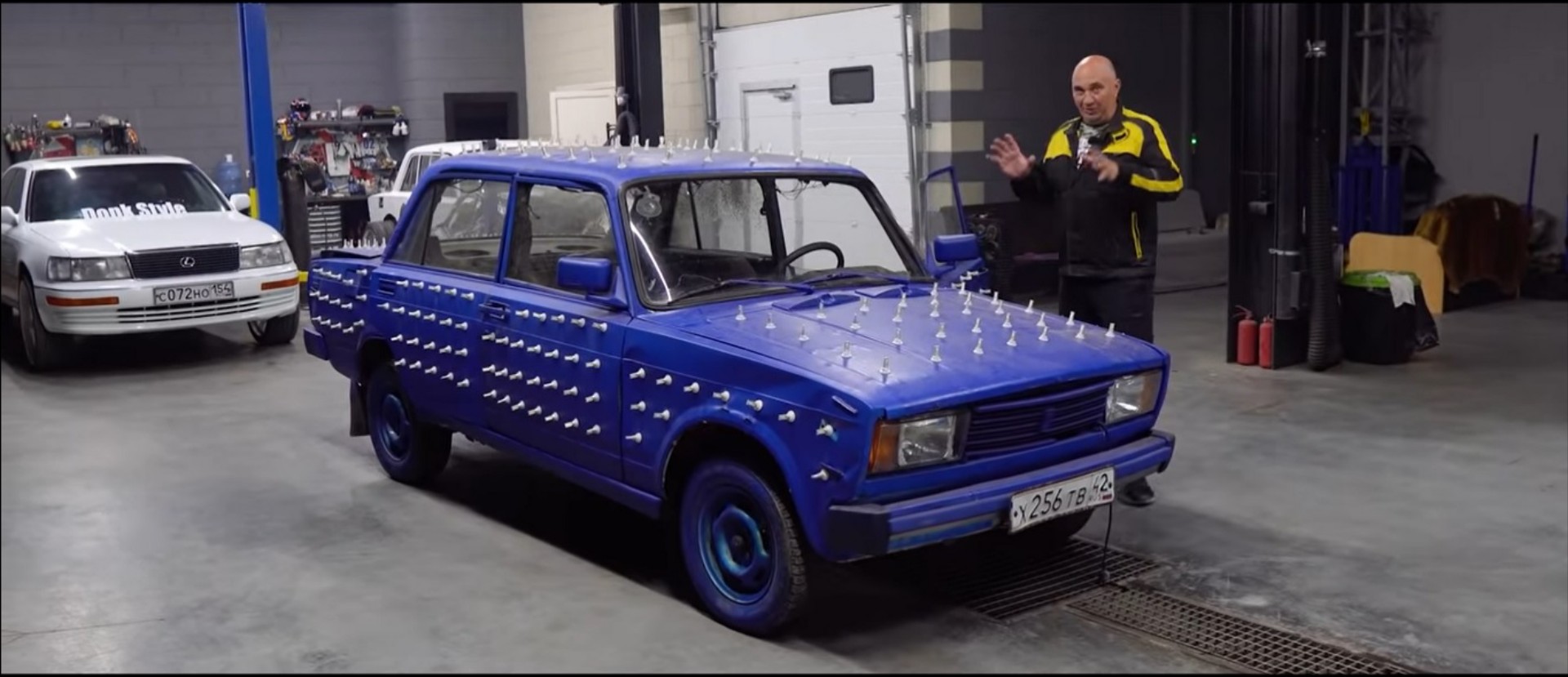 Αυτό το Lada λάμπει... στην κυριολεξία! [video]