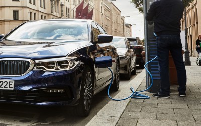 Δωρεάν στάθμευση για τα ηλεκτρικά αυτοκίνητα: Ποια οχήματα τη δικαιούνται