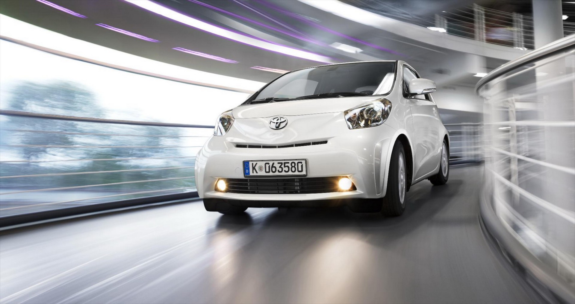 Η Toyota θέλει να μειώσει 30% τις τιμές