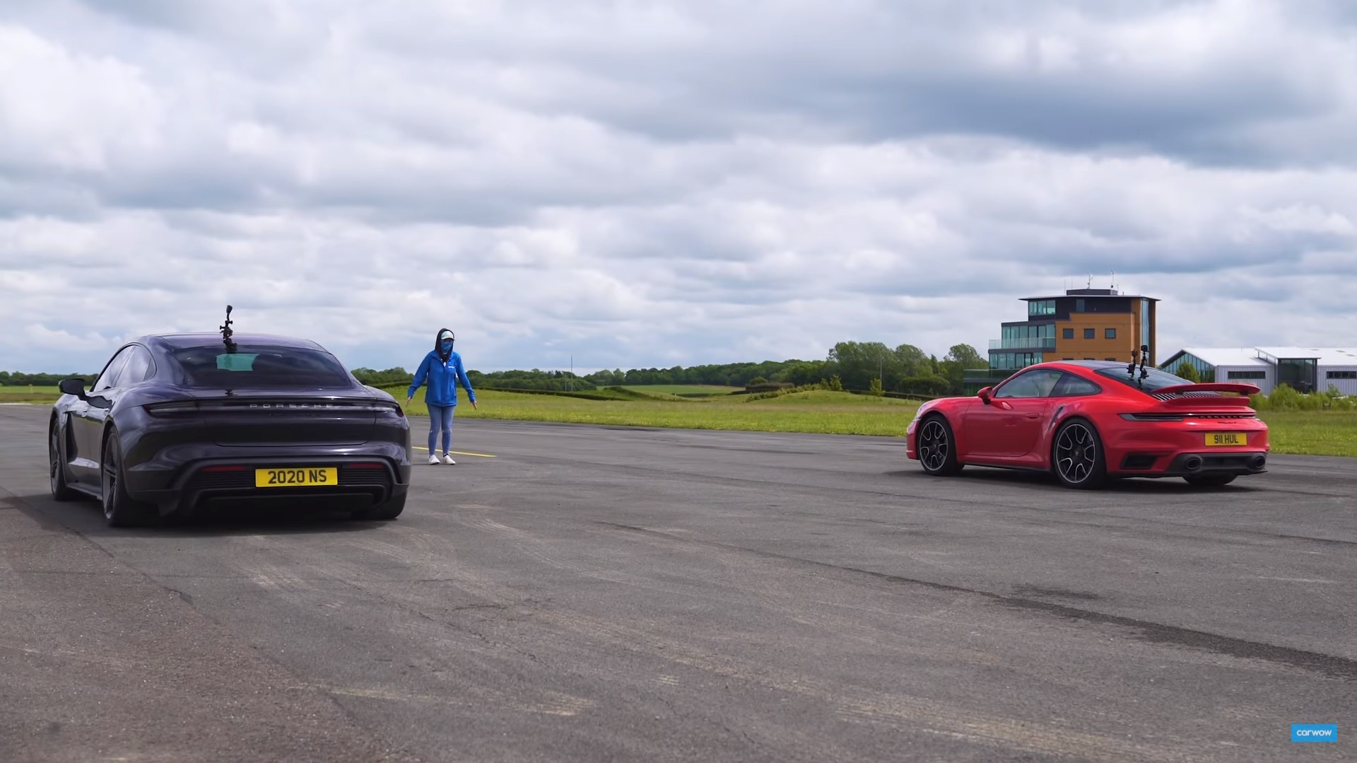 Porsche Drag Race: Taycan Turbo S vs 911 Turbo S [Video]