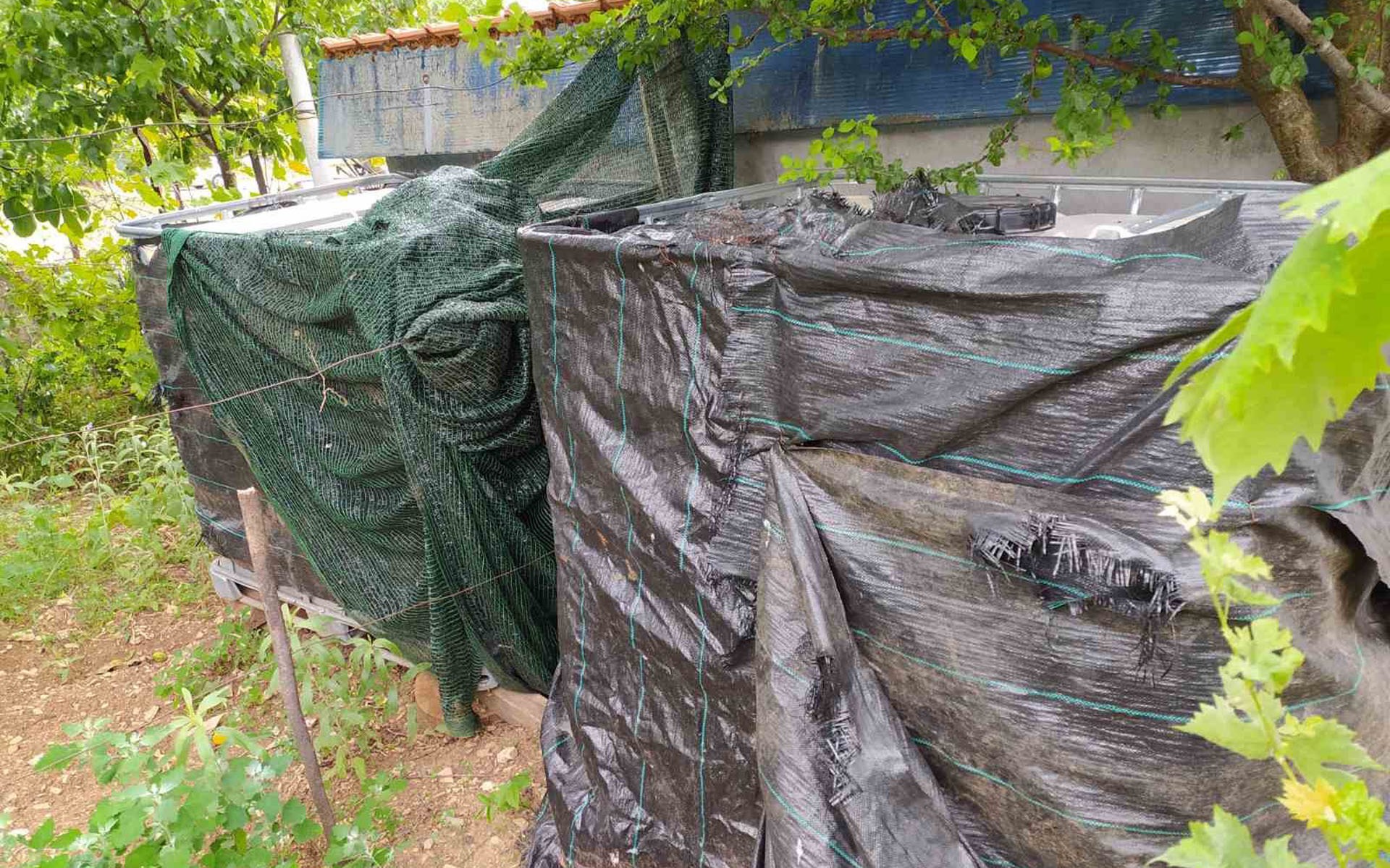 Οι μουσαμάδες έκρυβαν δεξαμενές με λαθραία καύσιμα