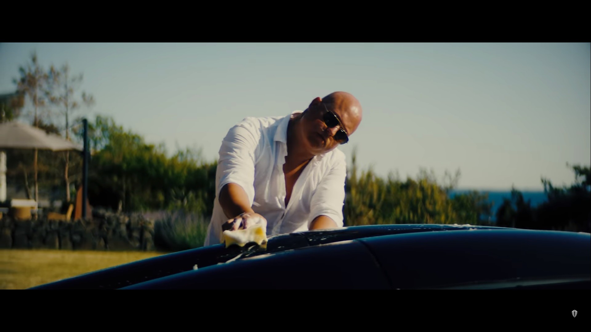 Video: Ο Koenigsegg, οι πράκτορες και η καταδίωξη με το Reggera