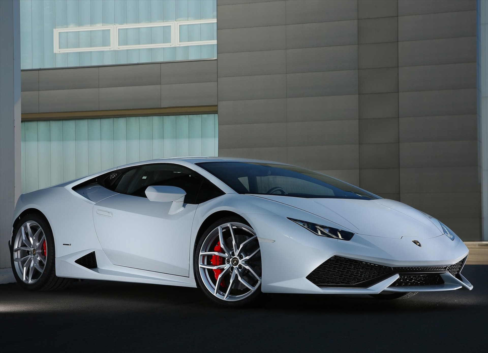 Αγόρασε Lamborghini με το πακέτο στήριξης που πήρε λόγω κορονοϊού!