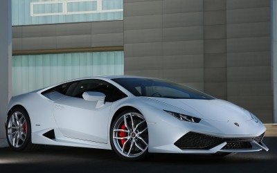 Αγόρασε Lamborghini με το πακέτο στήριξης που πήρε λόγω κορονοϊού!