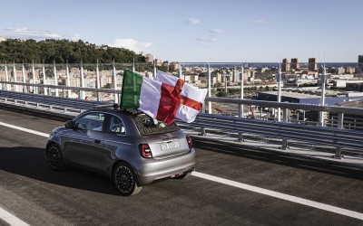 Το ηλεκτρικό Fiat 500 εγκαινιάζει τη νέα γέφυρα στη Γένοβα