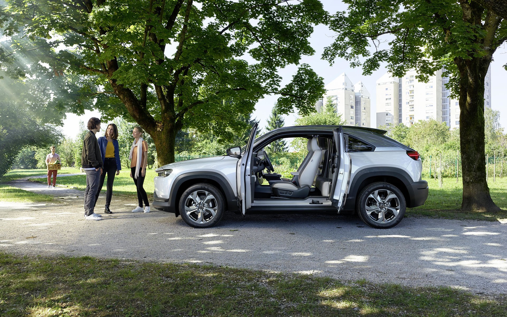 Είναι αρκετή η αυτονομία 200 km για το ηλεκτρικό Mazda MX-30; (video)