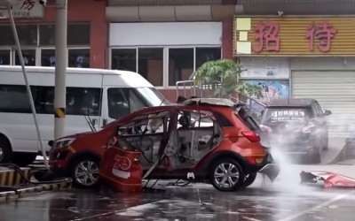 Ηλεκτρικό αυτοκίνητο εξερράγη την ώρα που φόρτιζε [Video]