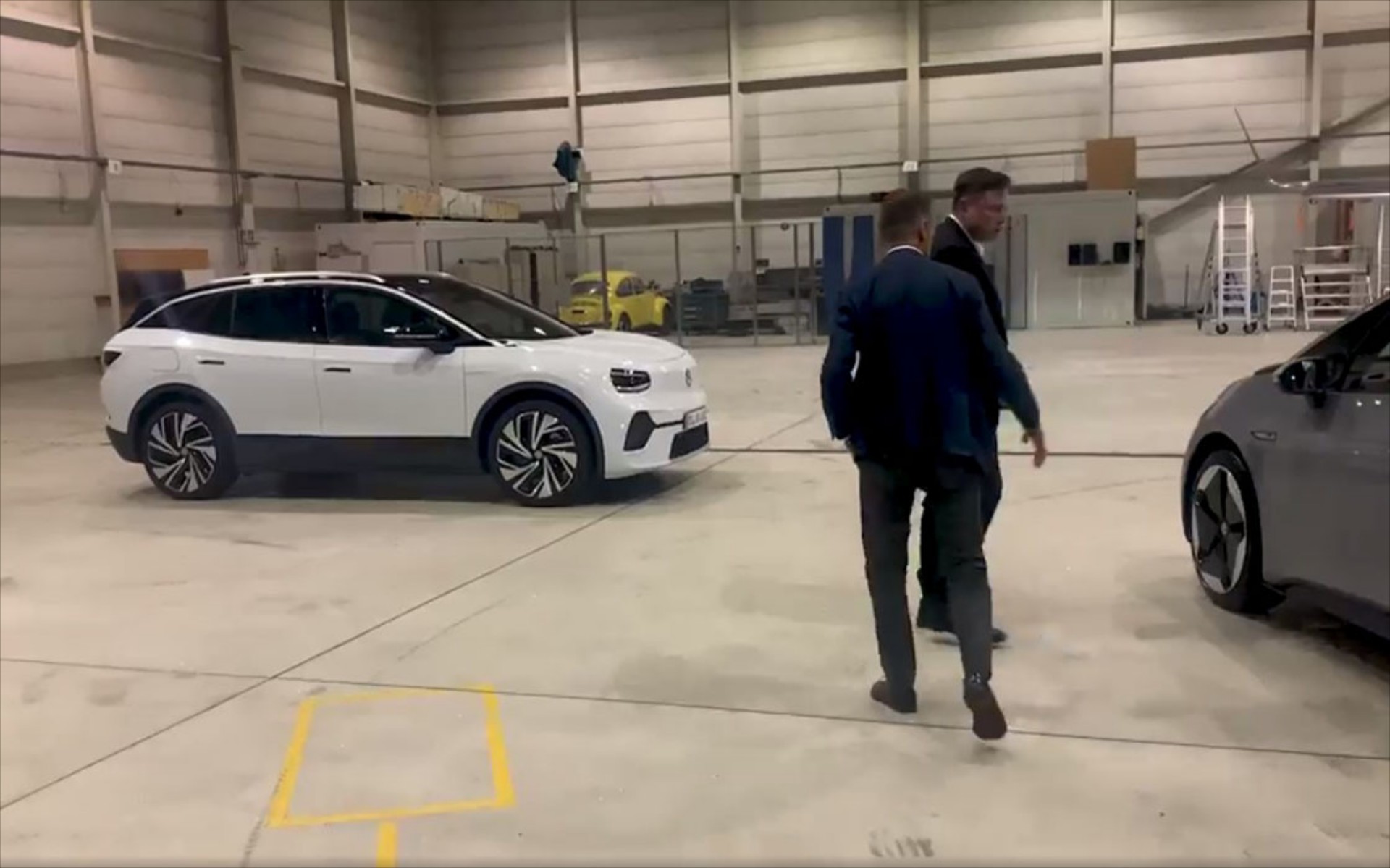 Αποκάλυψη: Το ηλεκτρικό SUV Volkswagen ID.4 (video)