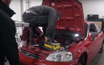Δείτε πώς ένα παλιό Honda Civic μετατρέπεται σε “πισωκίνητο υπερόπλο” για Drift (Video)