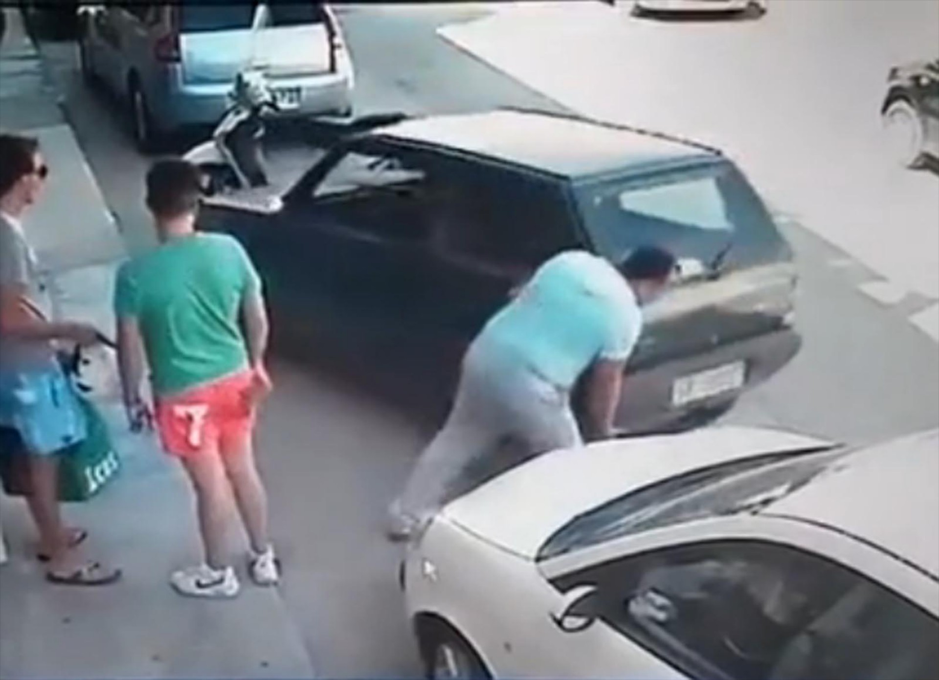 Σε κλείσανε στο παρκάρισμα; Κανένα πρόβλημα [VIDEO]