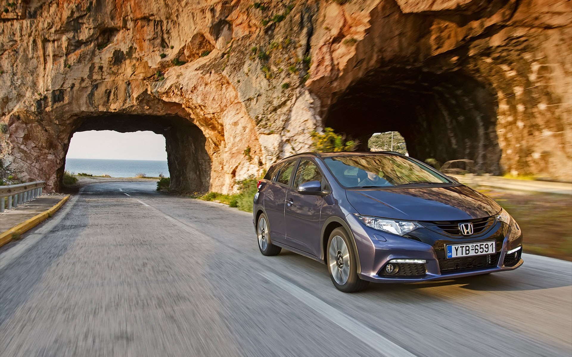 Κλειστή για 15 ημέρες η παραλιακή στις τρύπες του Καραμανλή