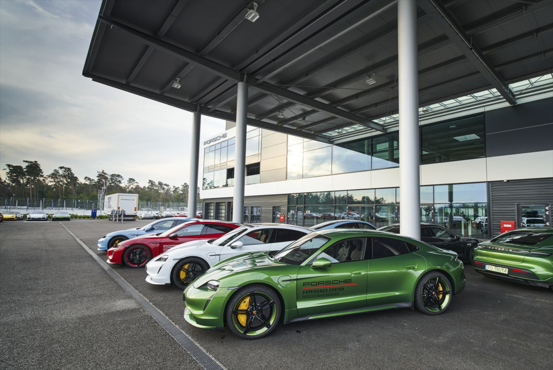 ΗΠΑ: Η Porsche Taycan πουλάει περισσότερο από τις 911, 718 και Panamera