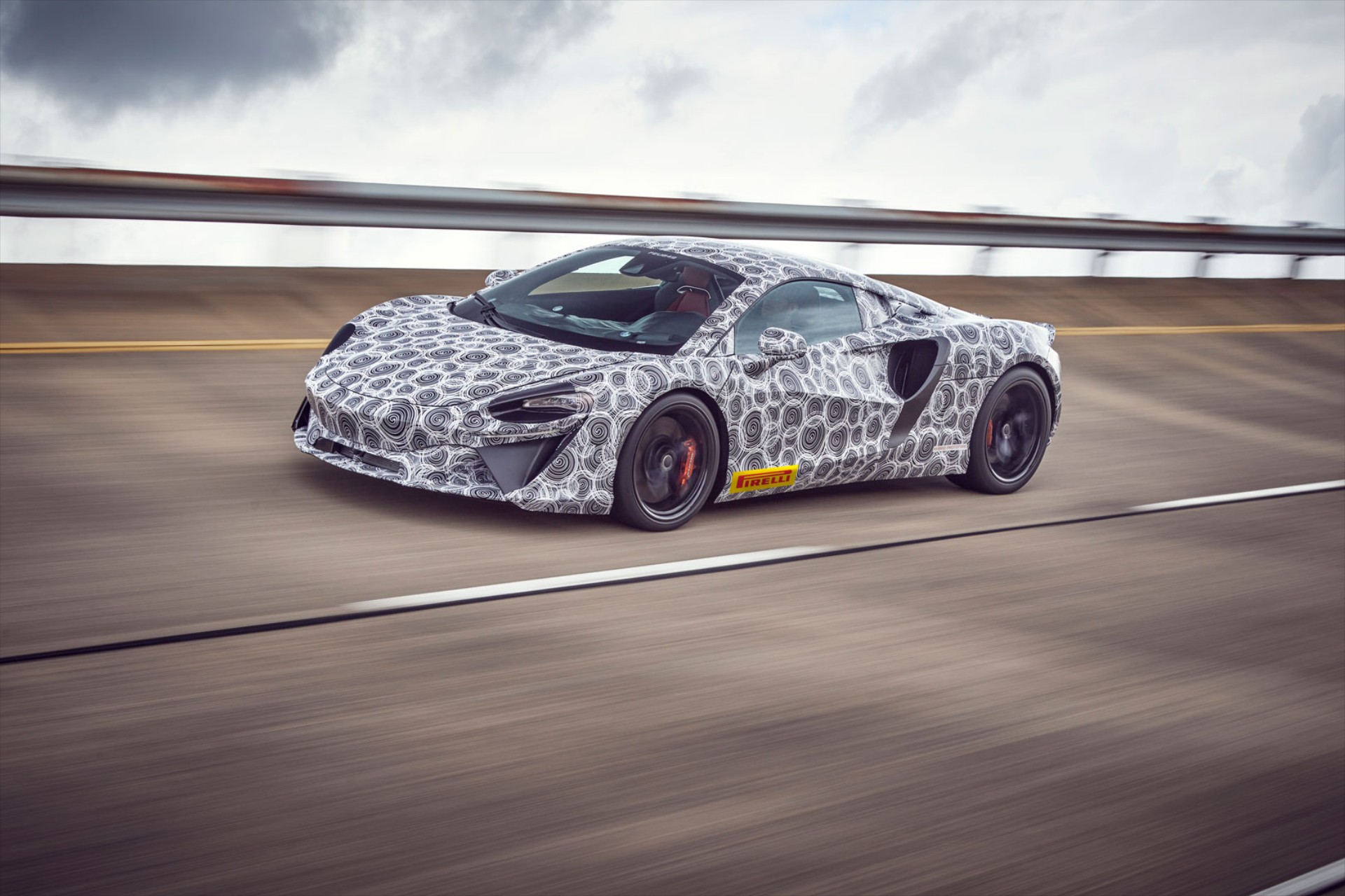 Η McLaren επιβεβαιώνει το νέο της plug-in hybrid supercar