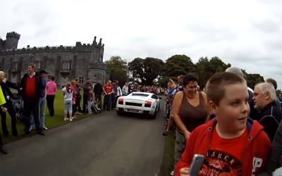 Δυναμώστε τον ήχο, γελάστε ελεύθερα! (video)