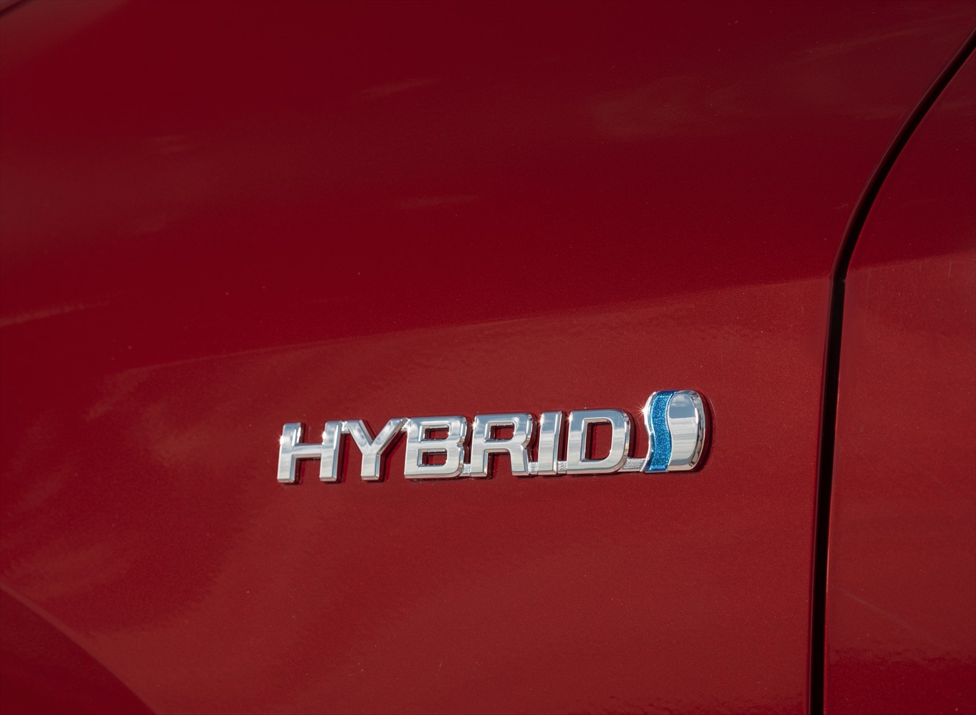 Hybrid, mild hybrid, plug-in hybrid: Όλες οι τεχνολογίες υβριδικών με απλά λόγια.