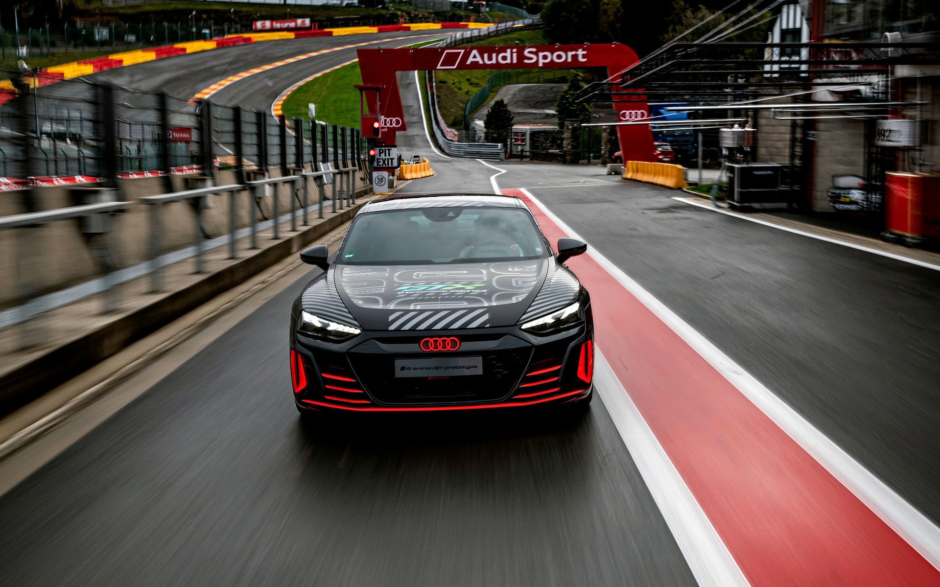 Πρώτη δημόσια εμφάνιση του Audi RS e-tron GT