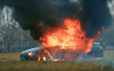 Έκαψε την AMG του για να εκδικηθεί τον dealer!