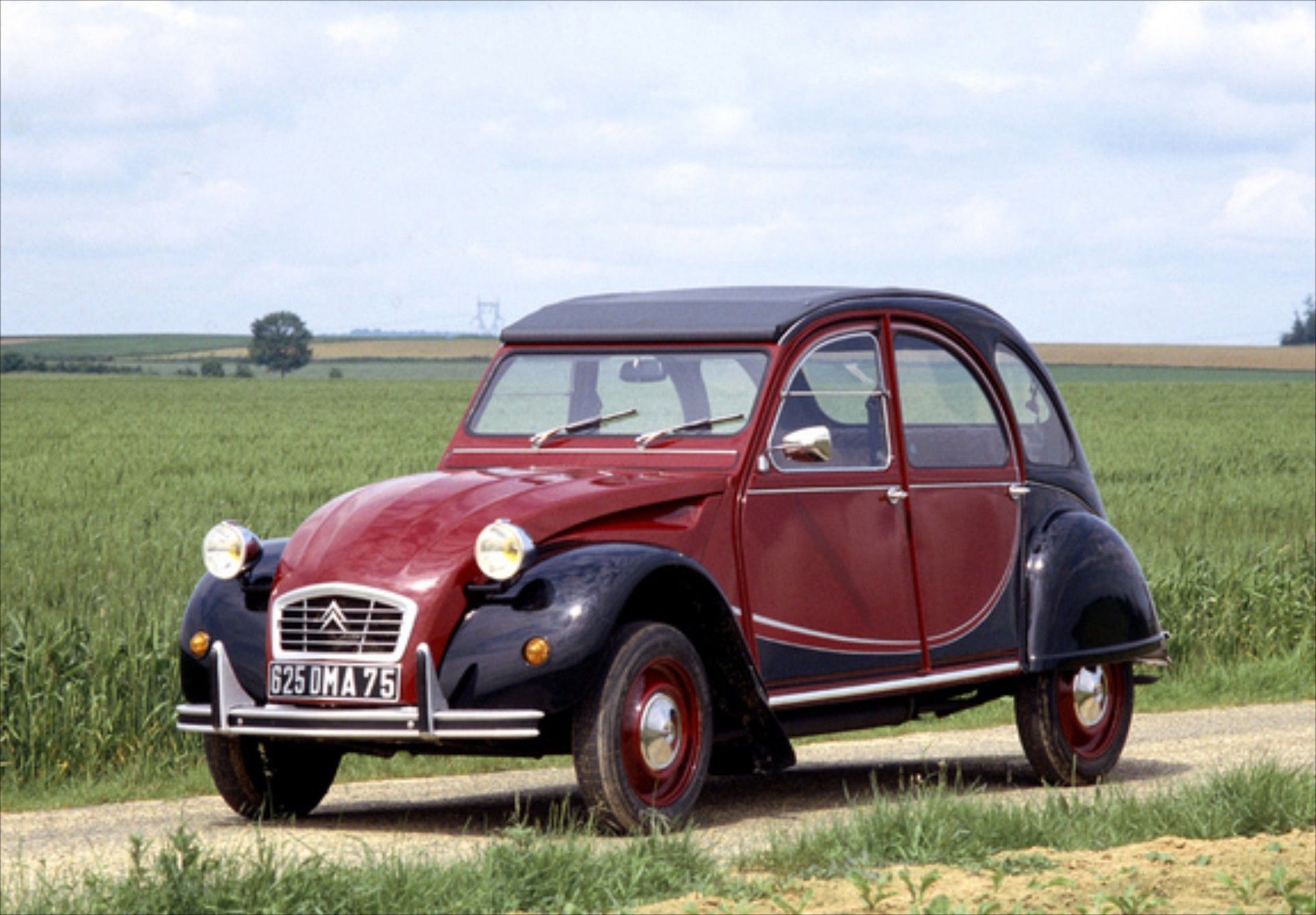 Θυμάστε το Citroen 2CV Charleston; Έκλεισε τα 40!