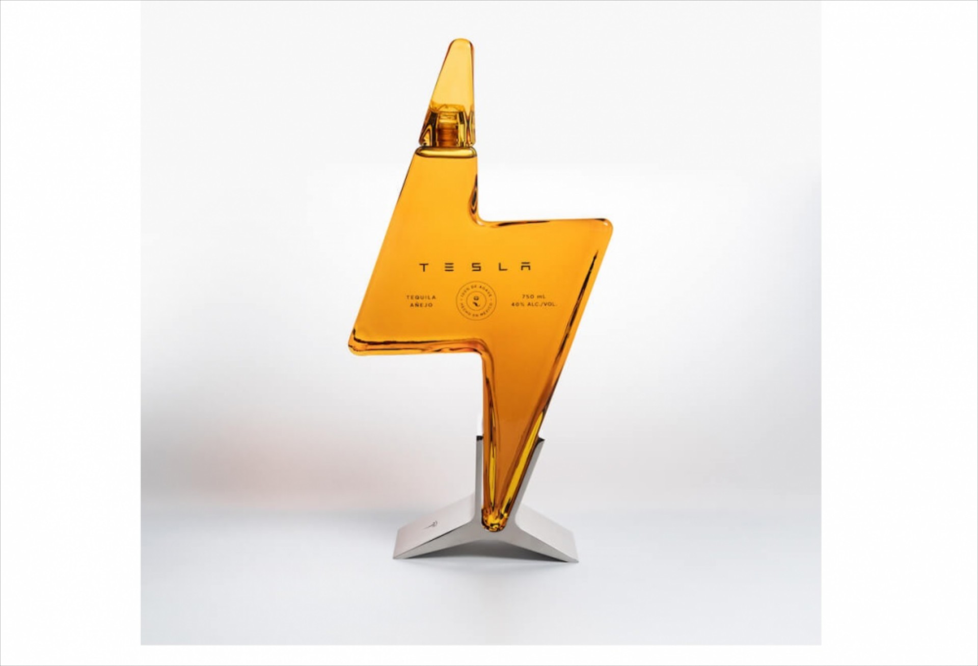 Το δεύτερο lockdown έριξε την Tesla στην παραγωγή αλκοολούχων ποτών