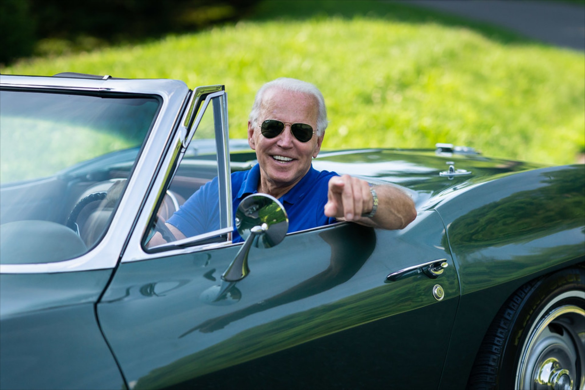 Η σχέση πάθους του Joe Biden με την προσωπική του Corvette (video)