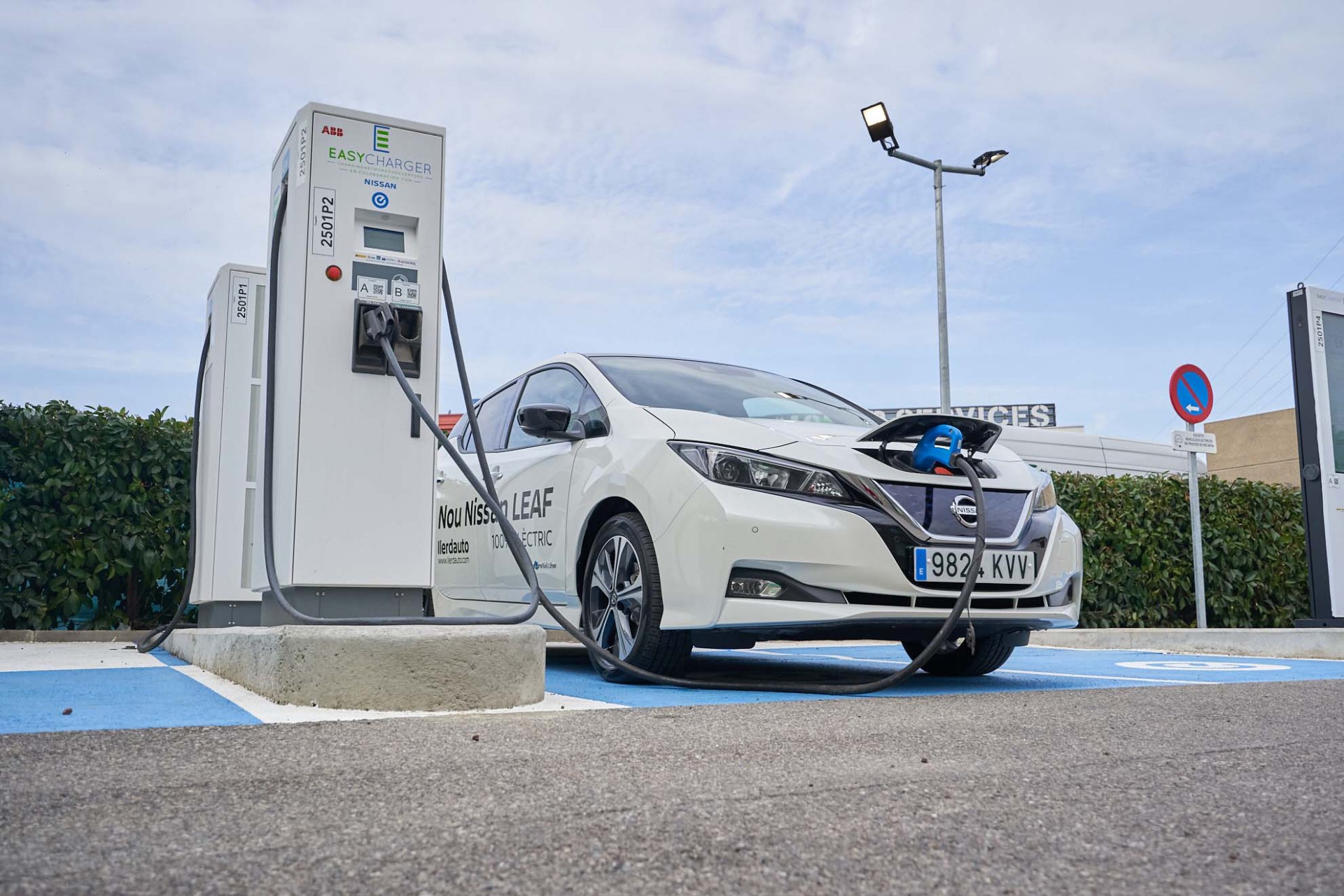 Η Nissan και η Easycharger κάνουν πραγματικότητα τα ταξίδια μεγάλων αποστάσεων με ηλεκτρικά οχήματα στην Καταλονία