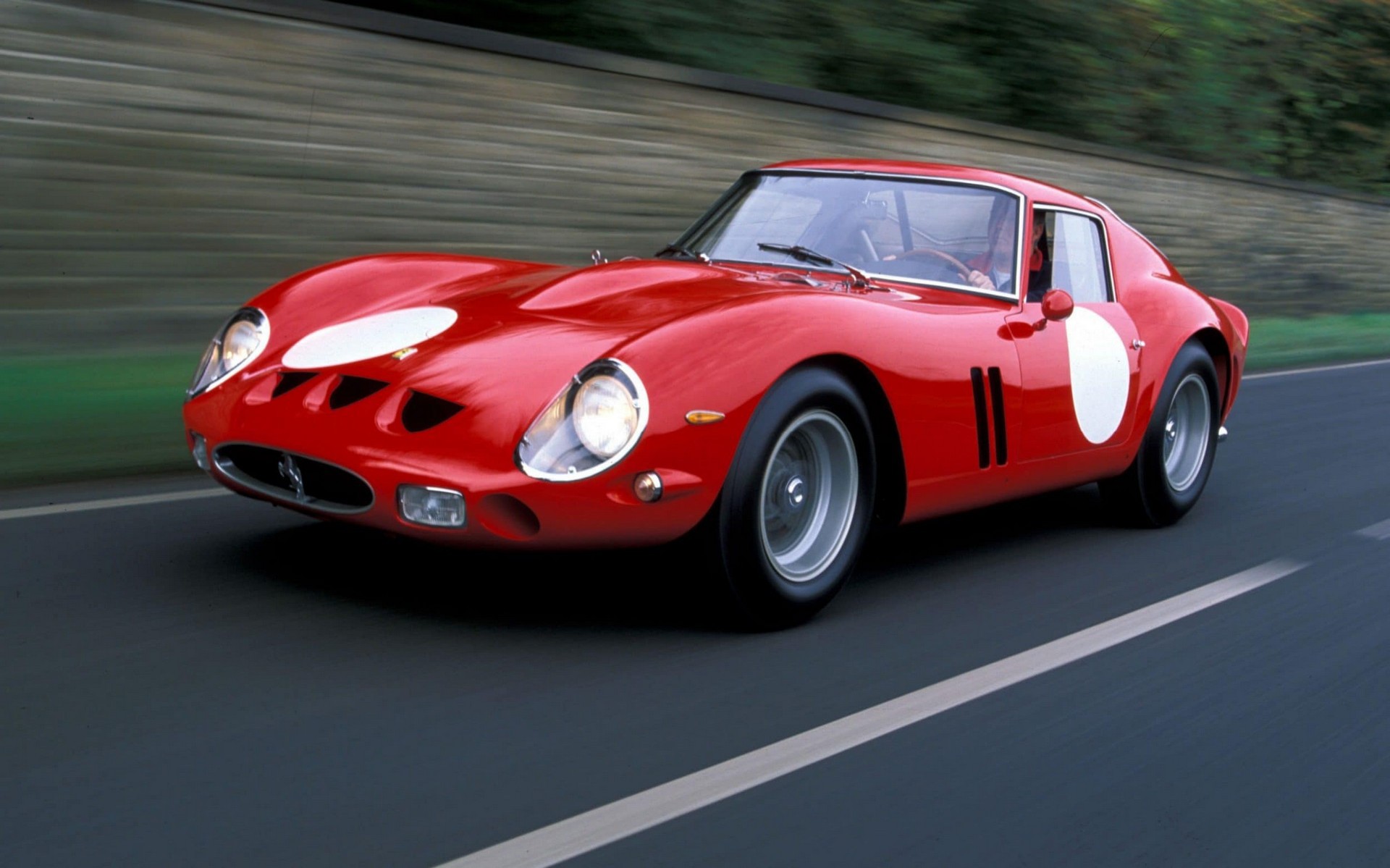 Video: 7 λεπτά ηχητικής πανδαισίας με τον V12 μίας Ferrari 250 GTO
