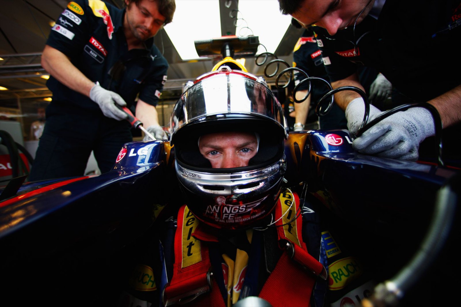 Κοντά κοντά Ferrari και Red Bull Racing