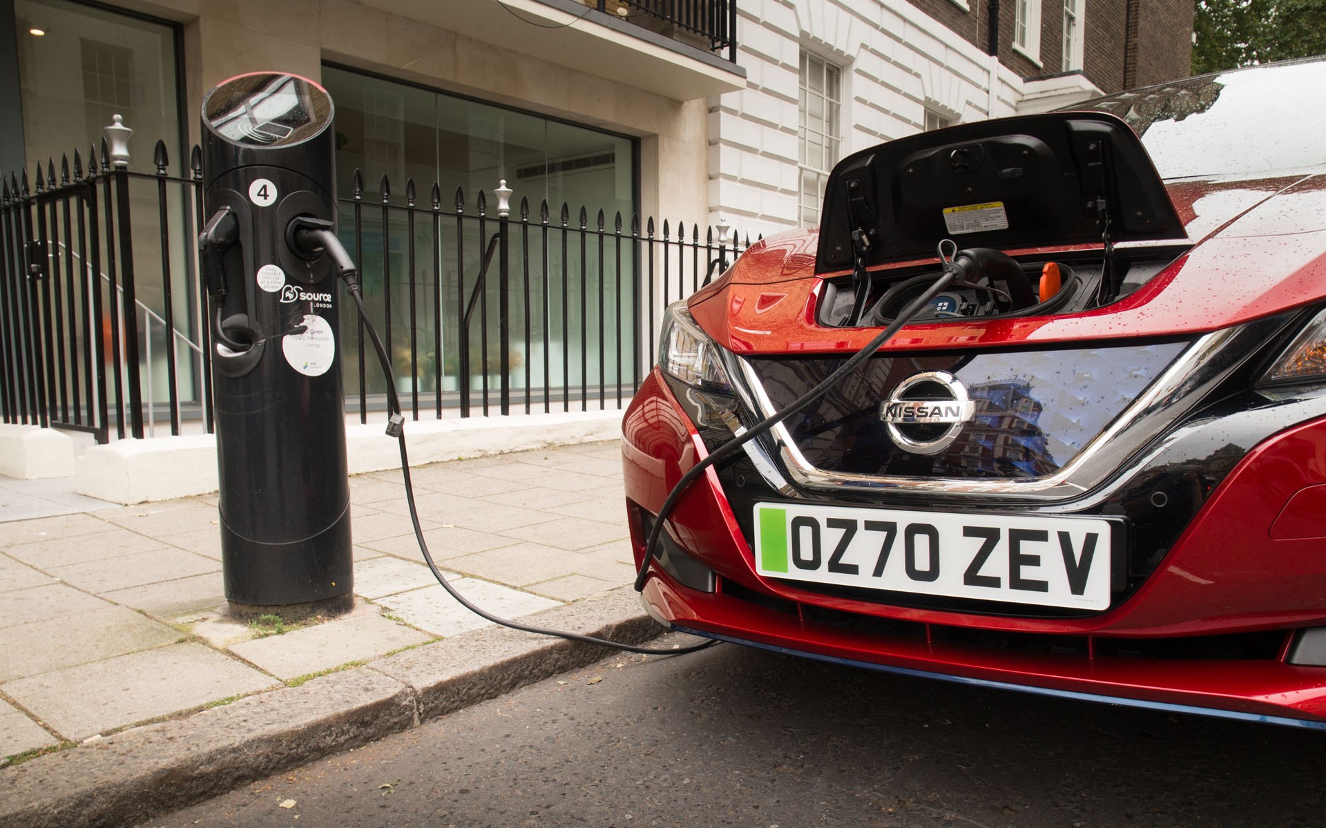 Θα δούμε και στην Ελλάδα «πράσινες» πινακίδες για τα ηλεκτρικά αυτοκίνητα;