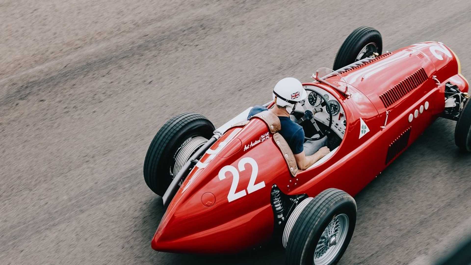 Δεν φαντάζεστε τι κρύβεται κάτω από το αμάξωμα αυτής της Alfa Romeo 158 (video)