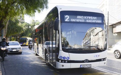 Σε ηλεκτρικό λεωφορείο ο Κώστας Καραμανλής