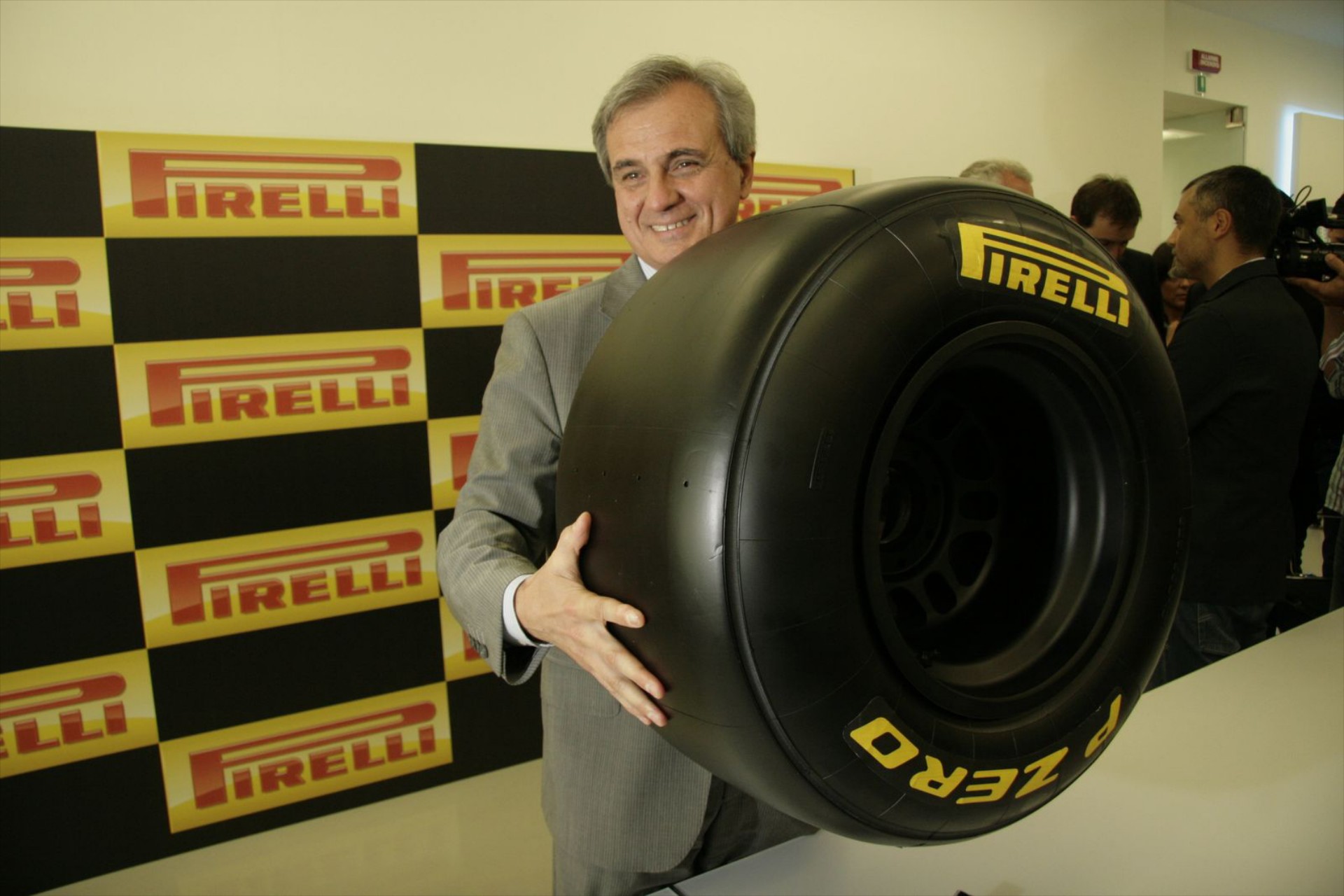Ξεκινούν σήμερα οι δοκιμές της Pirelli