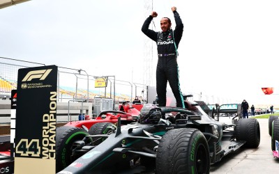 Ο Hamilton υπέγραψε μονοετές συμβόλαιο με την Mercedes