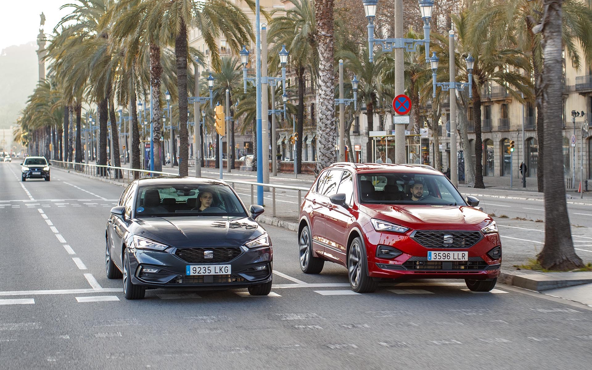 Δίπλα - δίπλα τα υβριδικά SEAT Leon και Tarraco (video)
