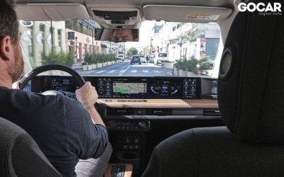 Το μικρό των 154 ίππων με τις 5 οθόνες στο ταμπλό!