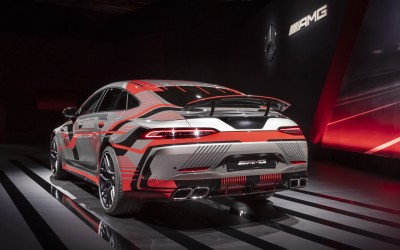 Εσύ κάνεις drift και η υβριδική AMG σου φορτίζει! (VIDEO)