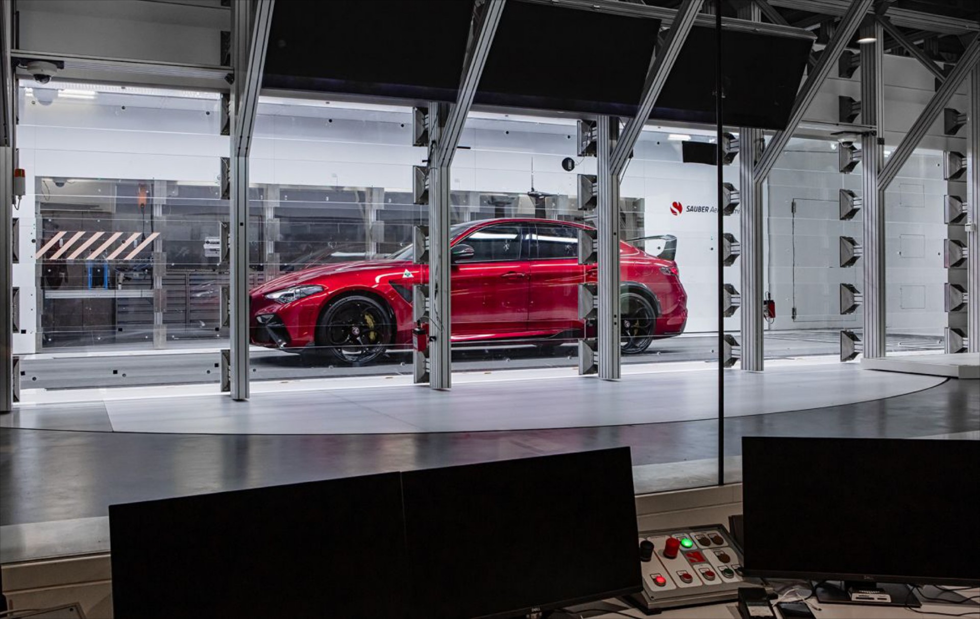 Τι κρύβεται πίσω από την πόρτα «952»