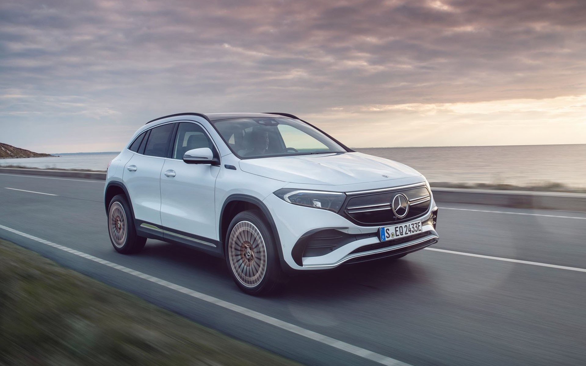 Mercedes-Benz EQA: Νέες τετρακίνητες εκδόσεις - Δες πόσο κοστίζουν
