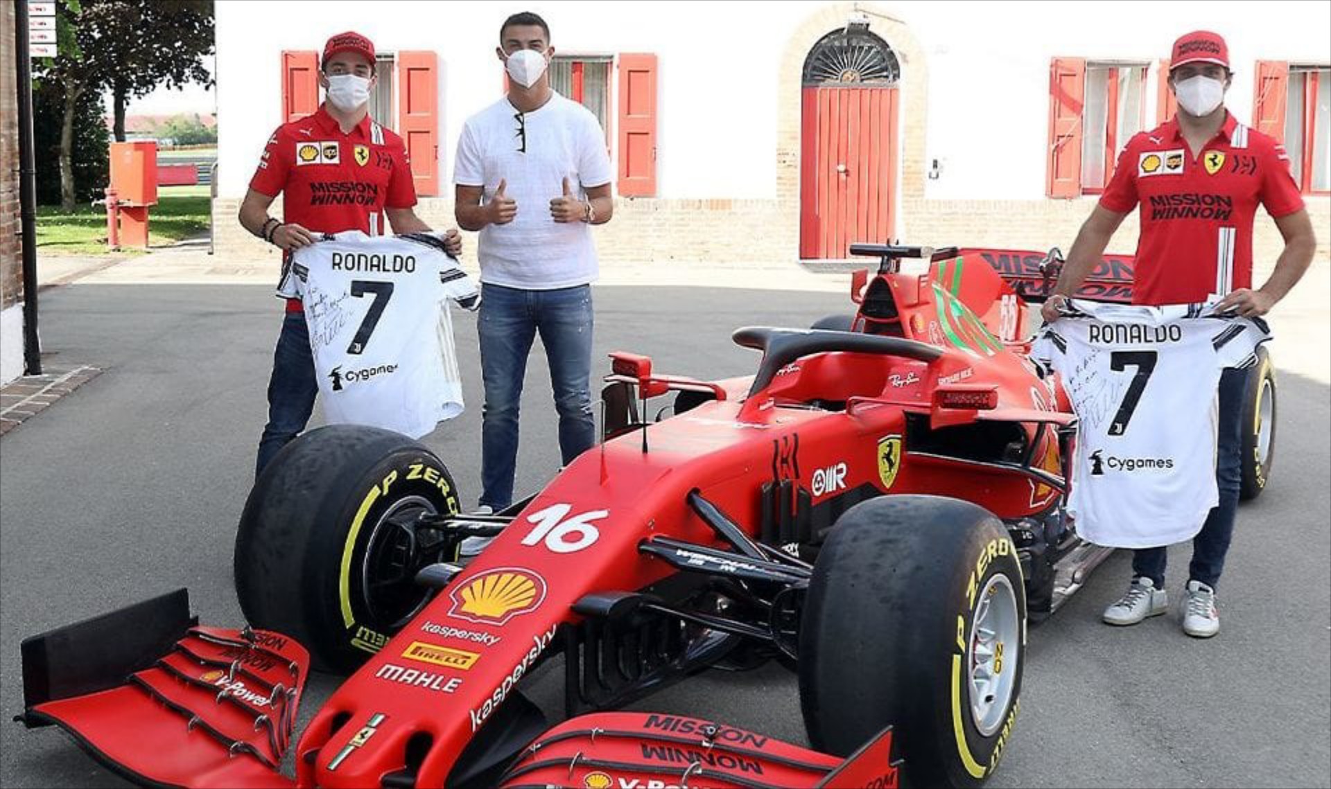 Αντί για προπόνηση, Shopping therapy στη Ferrari o Ronaldo