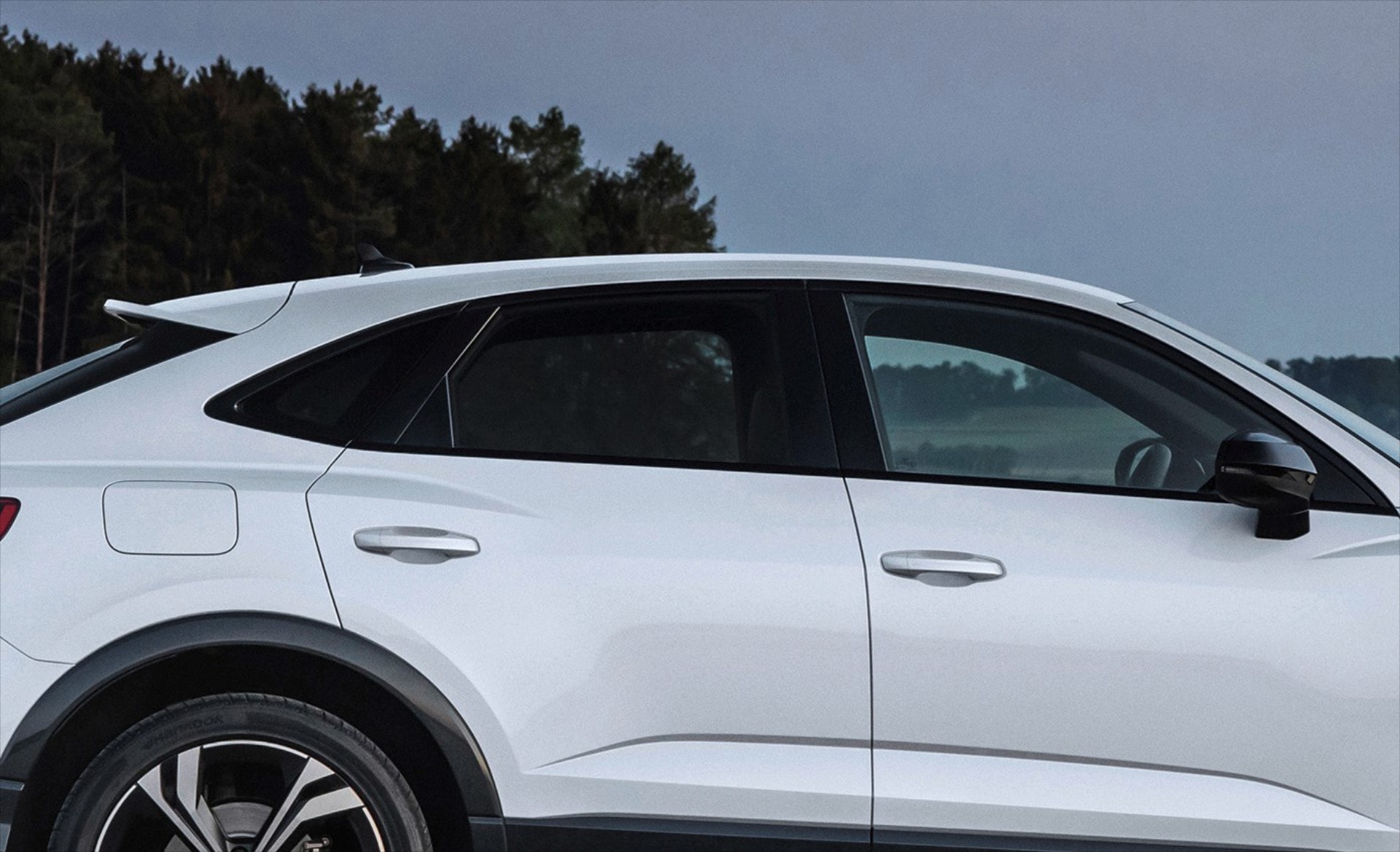 Εντυπωσιακό SUV με κουπέ σιλουέτα και όφελος 4.000 ευρώ!