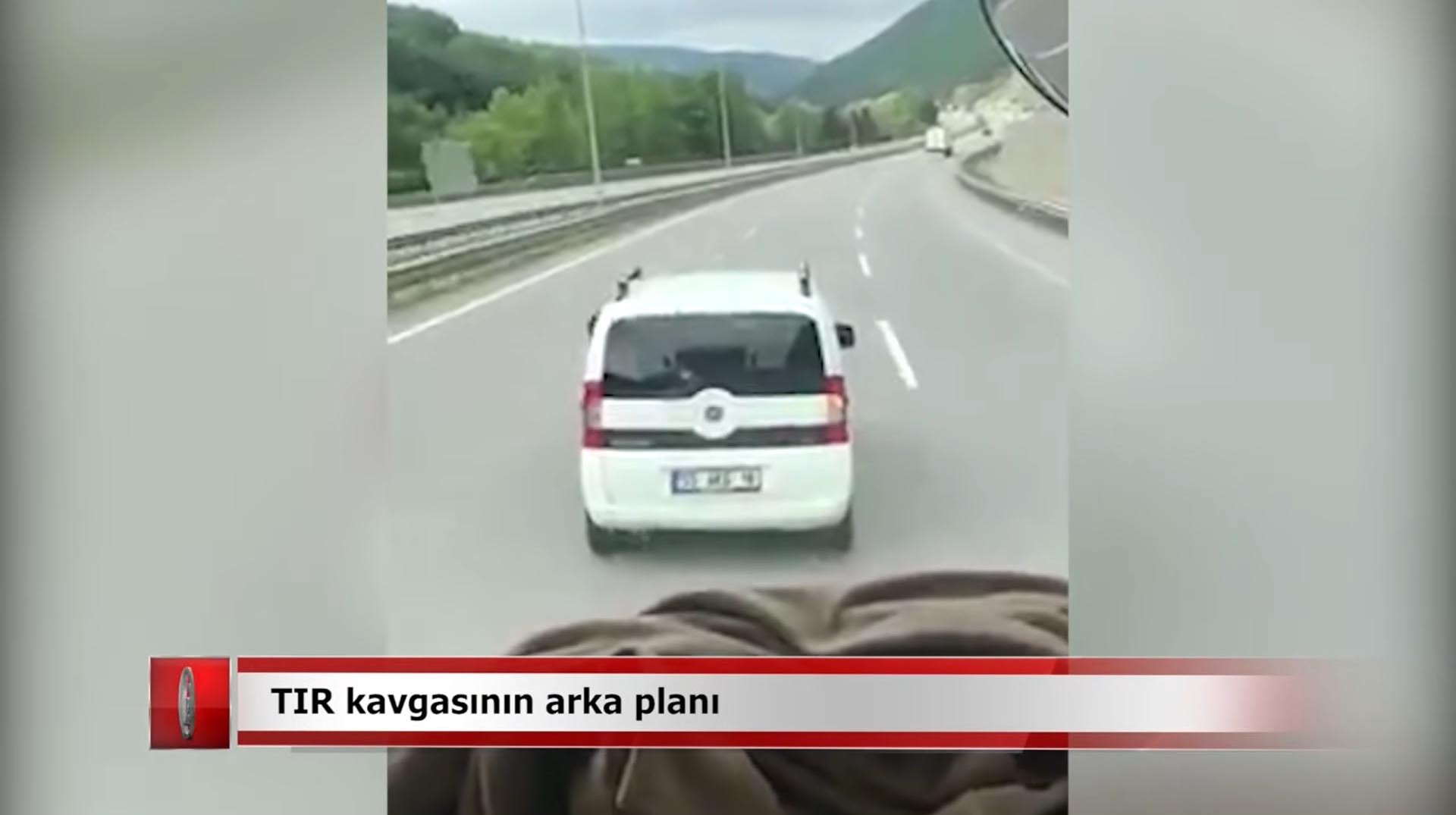 Οδηγός Fiat τα «βάζει» με οδηγό φορτηγού (video)