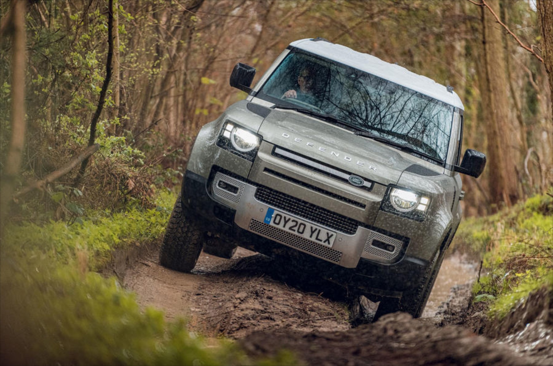 Η Land Rover εξελίσσει Defender με κινητήρα υδρογόνου [Video]