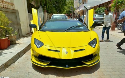 Μάντεψε τι αυτοκίνητο κρύβεται κάτω από αυτή την ψεύτικη Lamborghini