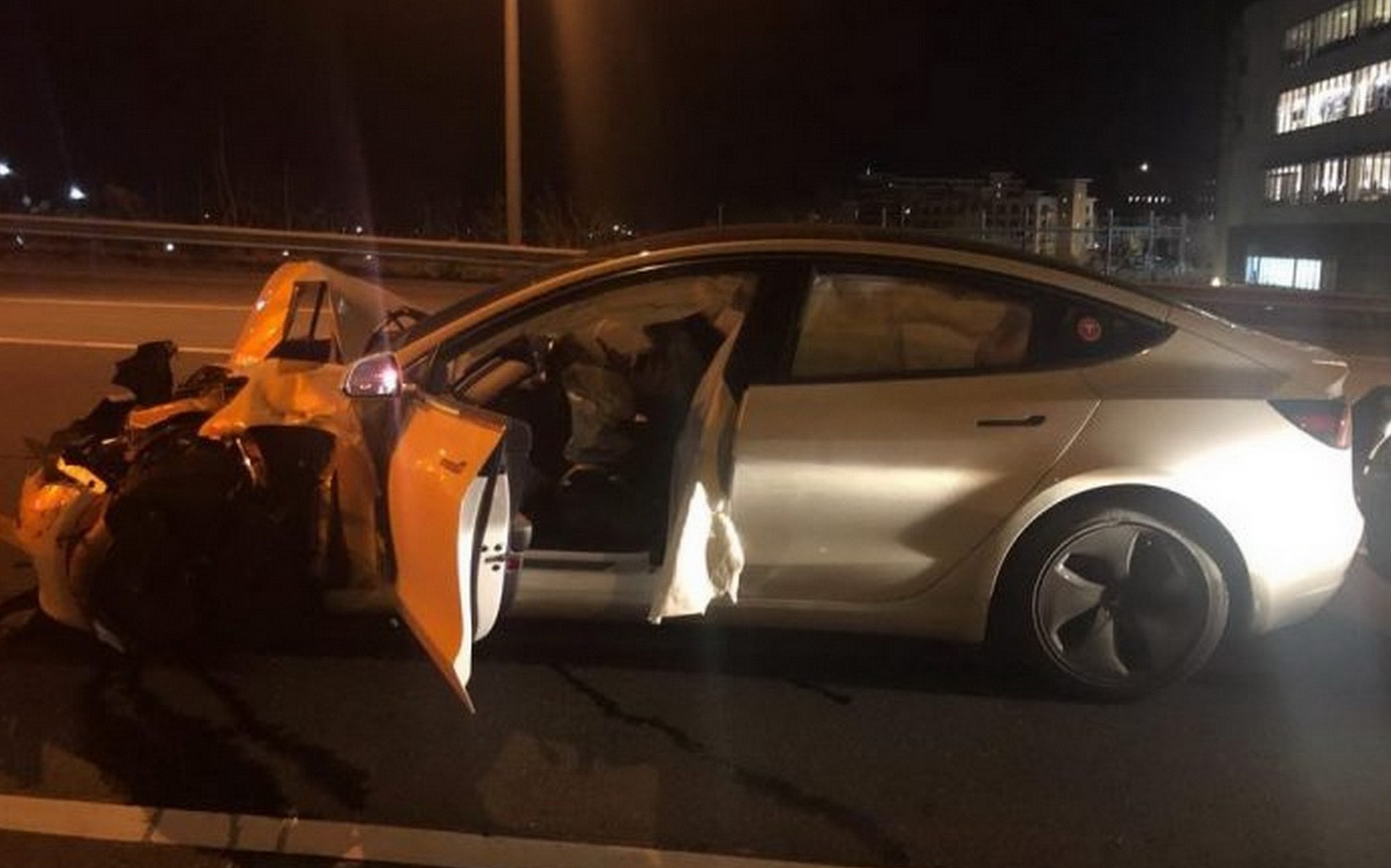 Υπό την έρευνα των αρχών της ΗΠΑ βρίσκεται η Tesla καθώς ερευνάται εάν το autopilot ευθύνεται για 11 ατυχήματα!