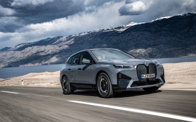 Τα ηχεία της BMW iX έχουν πραγματικά διαμάντια μέσα τους!