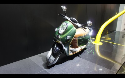 Ηλεκτρικό Mini σκούτερ στο Παρίσι